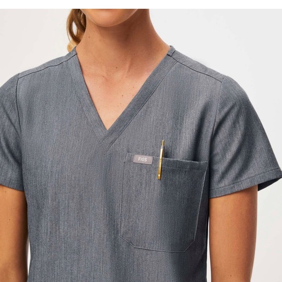 Figs Catarina™ One-Pocket Scrub Top Graphite Medium - Picture 6 of 6